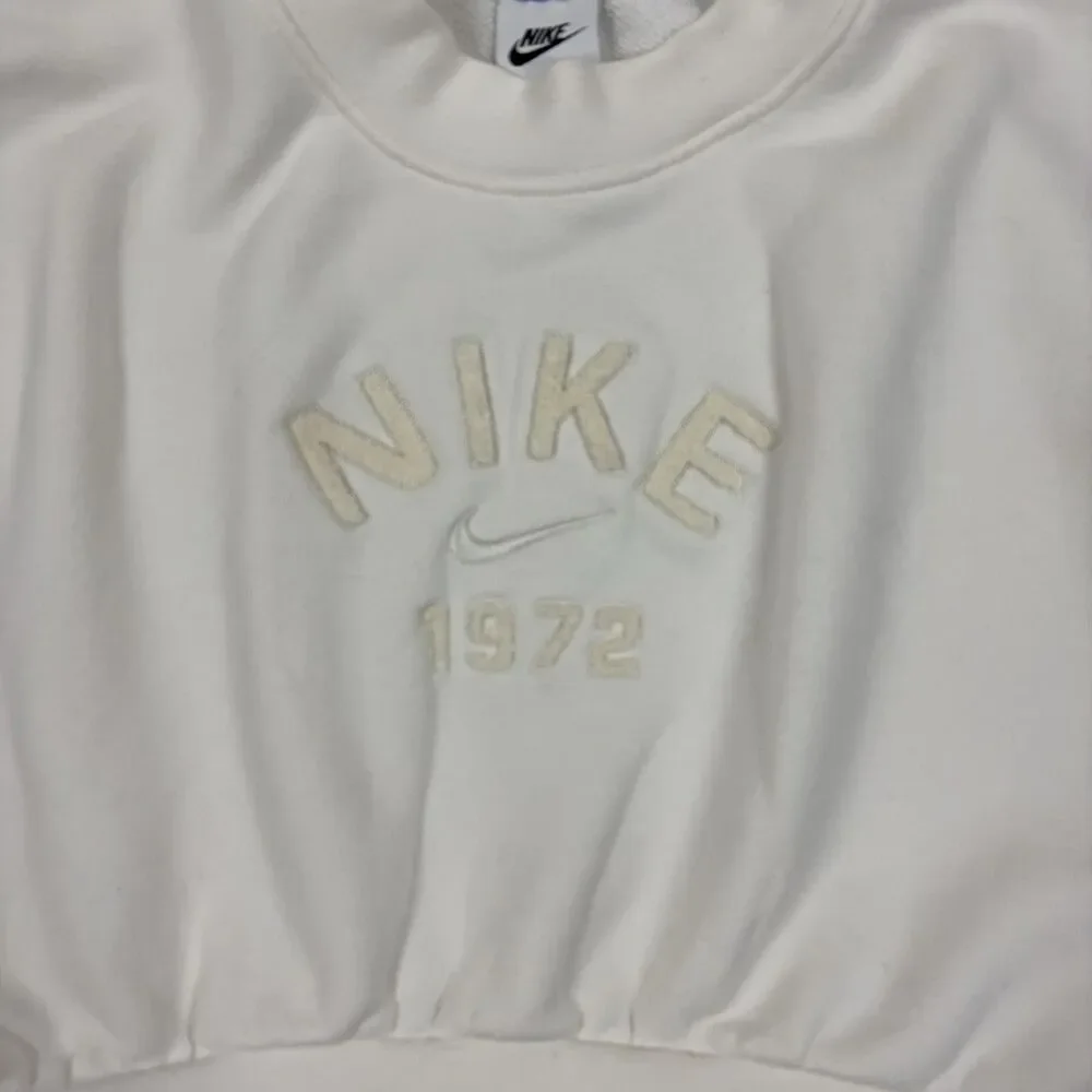 Nike Sportswear Collection Sweatshirt Womens Small White Crop 1972 Athleisure